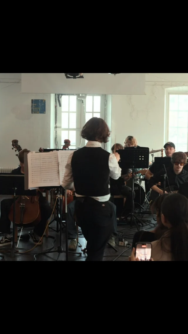Genrep för skolans deltagare av Musikkursens egenkomponerade musik med inspiration från “Den lille prinsen”. 

Kom på premiären vetja!
Fredag 11/4 kl. 19.30 på Dieselverkstaden. 
Biljetter hittar du på Skeppsholmens folkhögskolas hemsida under rubriken aktuellt! #skeppsholmensfhsk #musikkurs